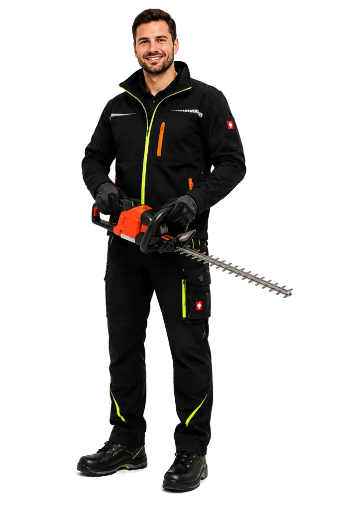 Mitarbeiter mit Heckenschere bei der Gartenpflege